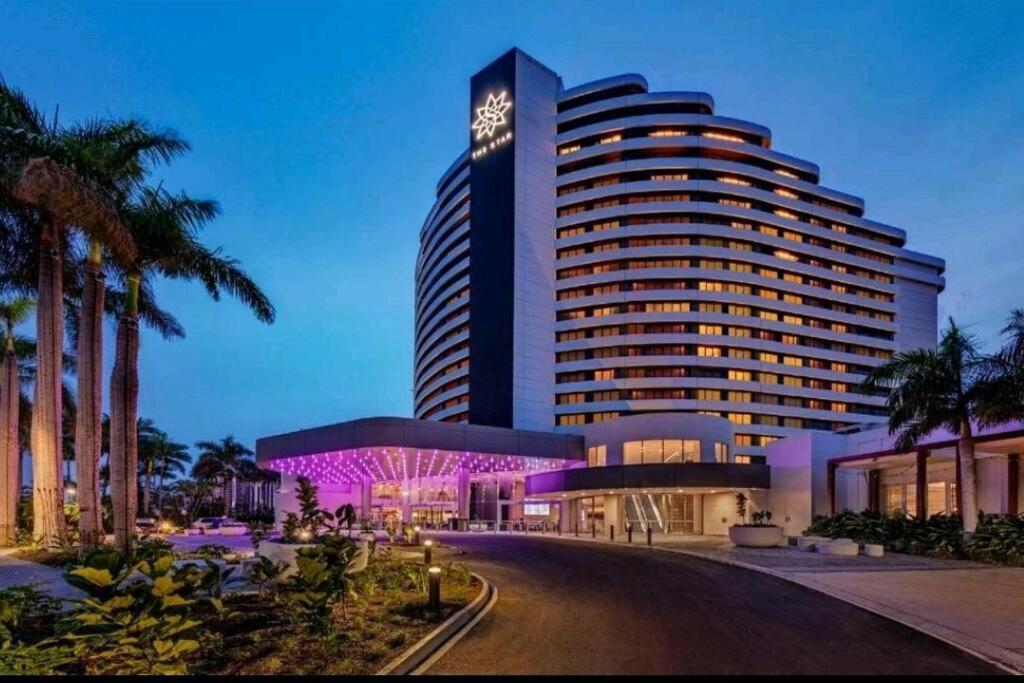Broadbeach Victoria Square โกลด์โคสต์ ภายนอก รูปภาพ